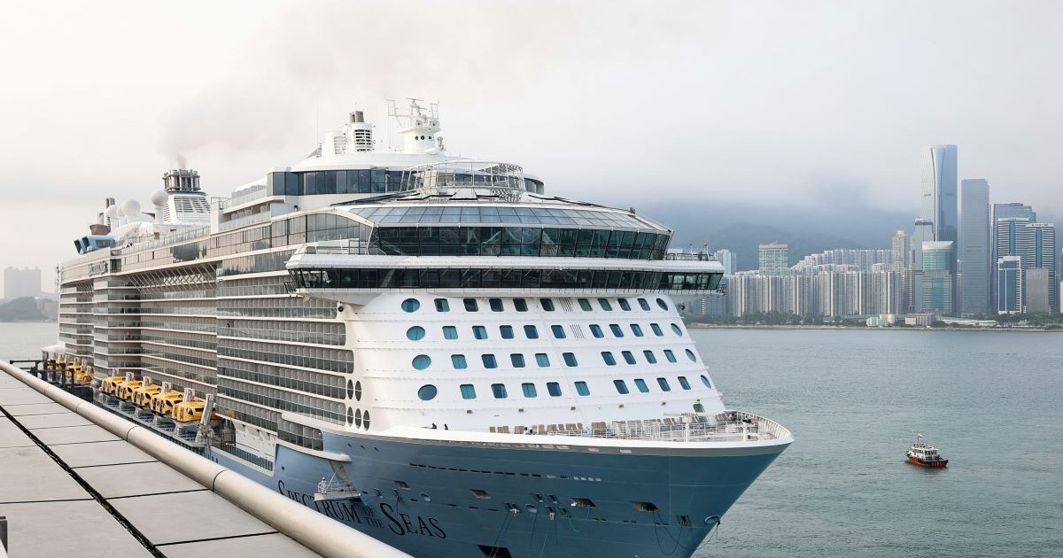 Nava de croazieră SPECTRUM OF THE SEAS îi ține blocați pe pasagerii ruși în Japonia