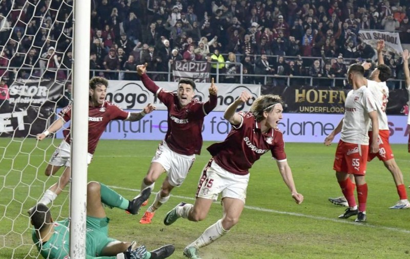 Meci nebun pe Giulești. Rapidul a întors meciul cu Dinamo, scor 3-2, și este noul lider al campionatului
