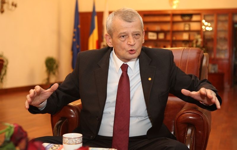Oprescu cere înlăturarea afişelor electorale
