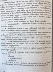 De pildă, la pagina 45 din cartea sa, sus, Pahonțu tratează fenomenul propagandei. Definiția propagandei este preluată, de fapt, din cartea Sultanei Craia, ”Teoria comunicării. Tehnici de informare și comunicare”, jos, pe care o explică la pagina 100, citând autoarea Irina Stănciugelu (”Teoria comunicării”, București, 2001).