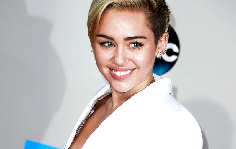 Miley Cyrus, la fel ca Mădălin Ionescu! Vezi ce au în comun cele două vedete!