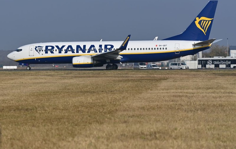 Un avion s-a întors din drum la puțin timp după decolarea de pe Aeroportul Otopeni. Piloții au declarat urgență la bord