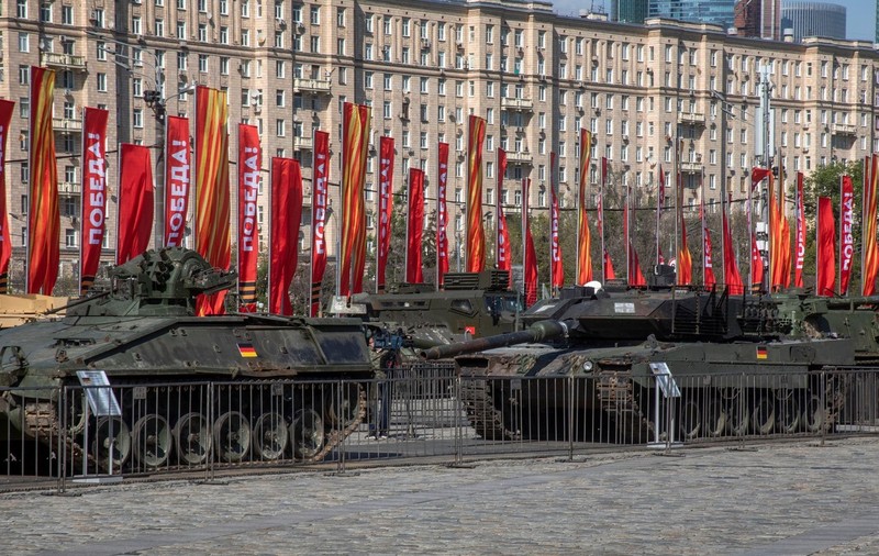 Rușii au sărbătorit 1 Mai, la Moscova, cu o expoziție de blindate occidentale capturate în războiul din Ucraina