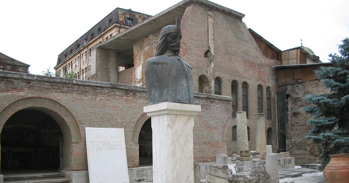 Primăria Capitalei va reface Palatul Voievodal Curtea Veche. Monumentul se află pe strada Lipscani