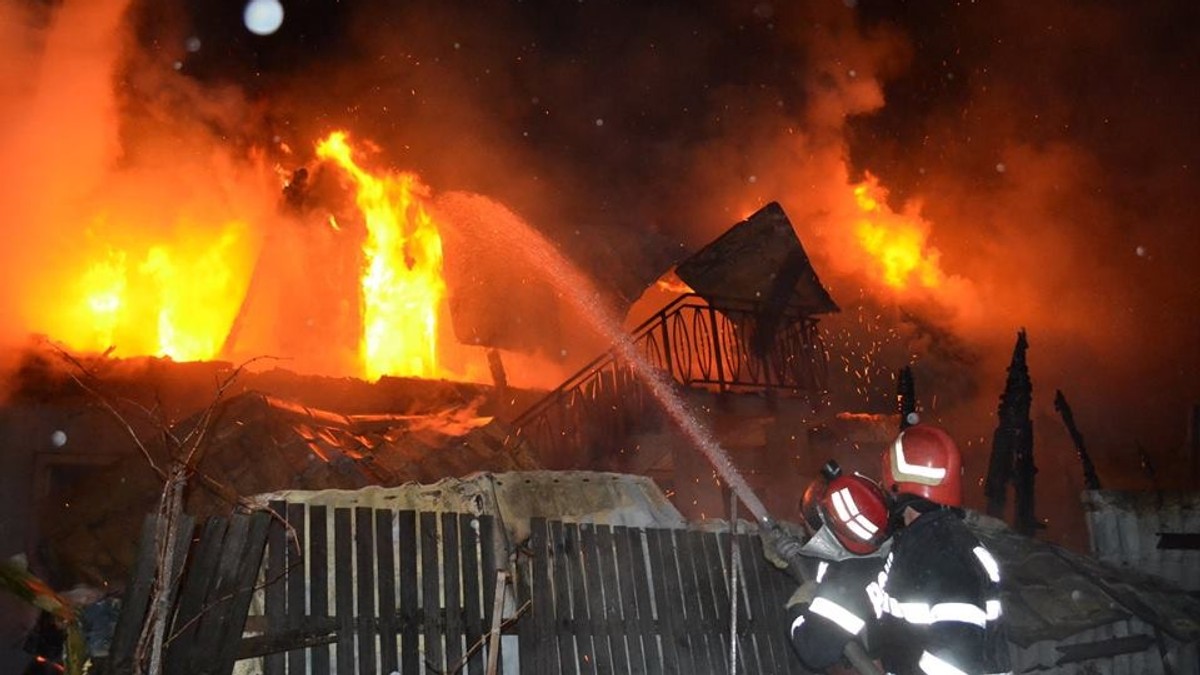 Incendiu la o gospodărie din Argeș