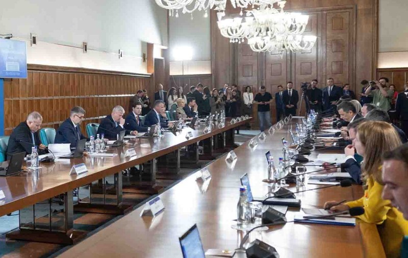 Ordonanţa comasării alegerilor, adoptată de Guvern. Primarii în funcție pot candida pentru un alt partid fără a-și pierde mandatul