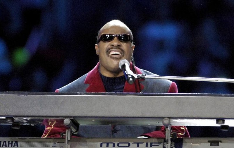 Stevie Wonder şi-a ridicat o medalie primită acum 30 de ani