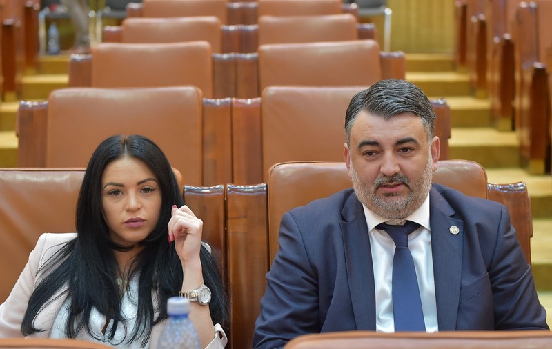 Val de plecări din PSD. Doi deputaţi şi un senator, din organizaţia de Ilfov, condusă de Gabriela Firea, părăsesc partidul