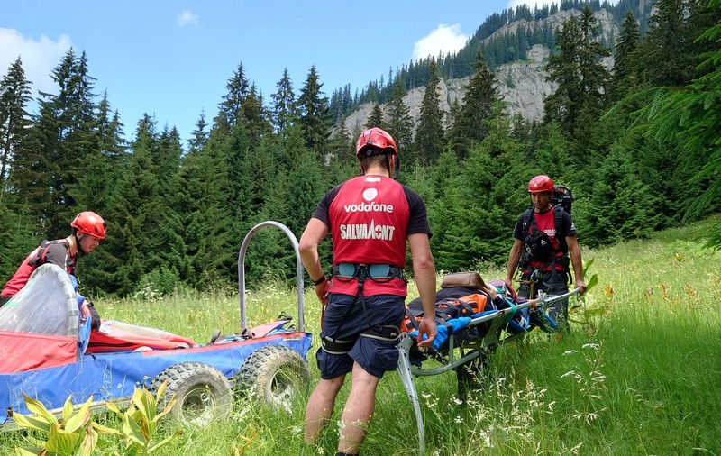 Un turist a făcut o criză cardiacă la Cabana Dochia. Elicopterul nu a putut interveni din cauza norilor