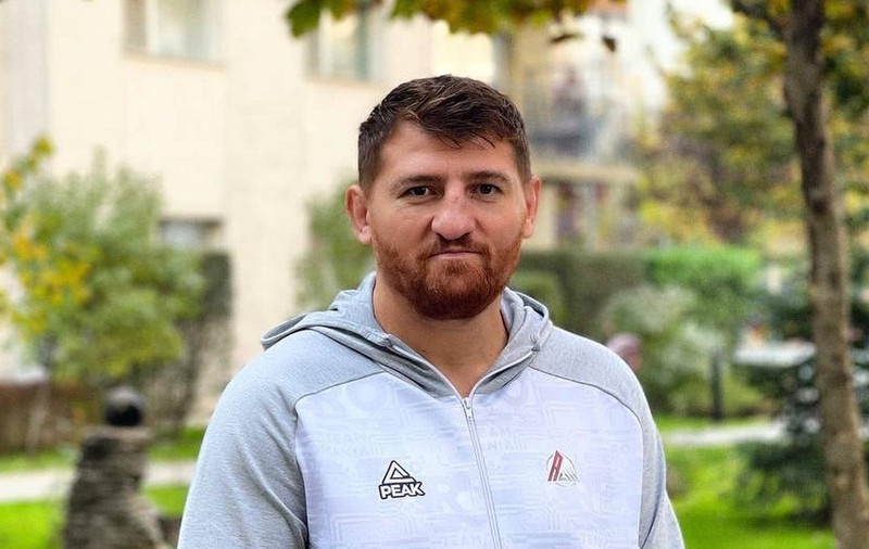 Cătălin Moroșanu a devenit tată în urmă cu două luni, însă a ținut totul secret. Soția lui a născut prematur un băiețel. Prima imagine cu bebelușul
