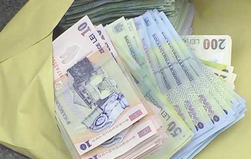 INS: Salariul mediu net a fost de 2.464 lei în noiembrie, în urcare cu 72 de lei față de octombrie