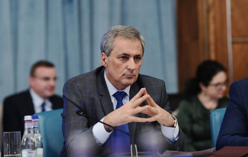 FOTO | Ministrul de Interne și-a „făcut temele” pentru Ordonanța cu Numărul 10
