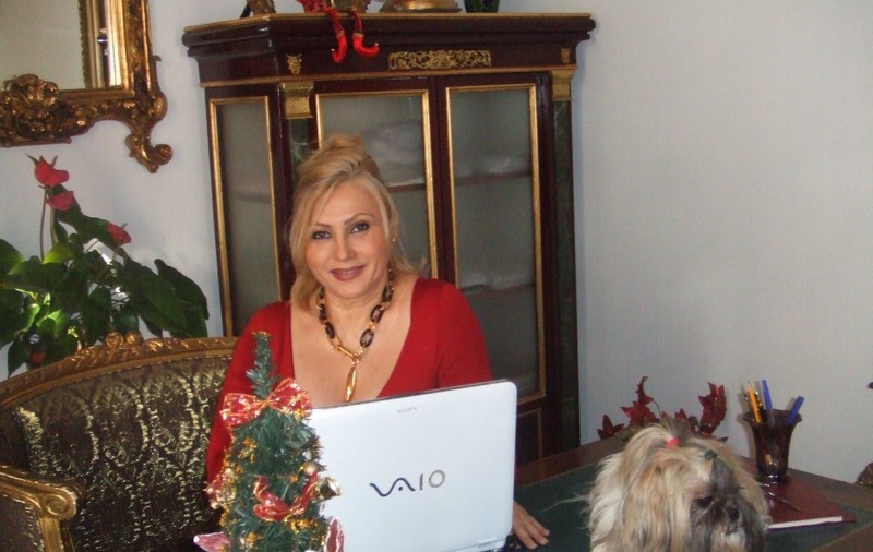 Flora Năstase îşi tratează părul cu apă sterilizată în electrozi de argint