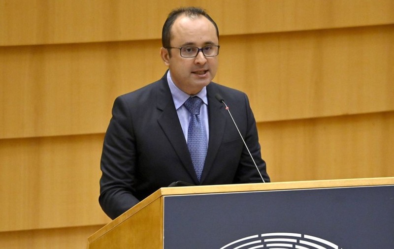 Trei eurodeputați români, implicați într-o anchetă privind plăți ilegale pentru sprijinul Huawei. Cum răspund Bușoi și Buda acuzațiilor