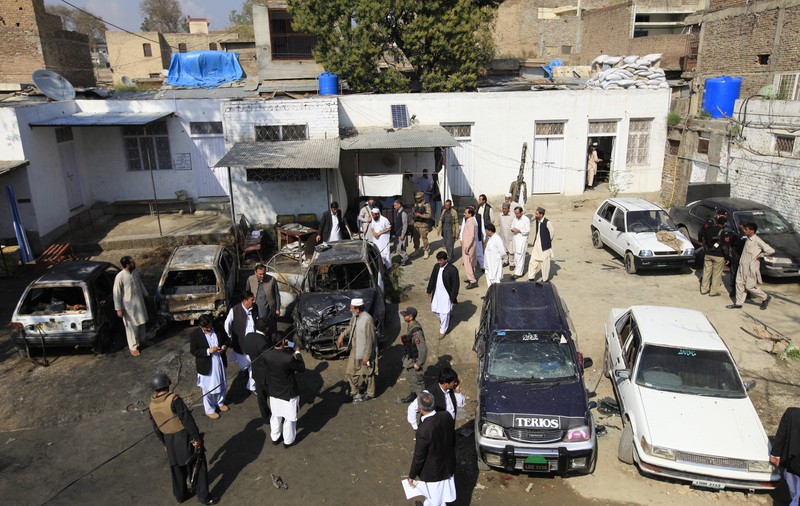 Atac sinucigaş la un tribunal din Pakistan: cel puţin 13 morţi, printre care doi copii!