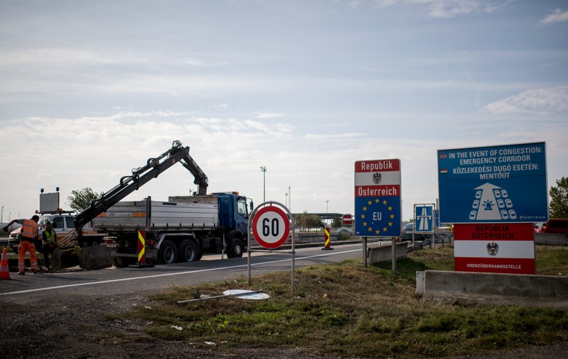 Austria a început să contruiască gardul de la granița cu Ungaria