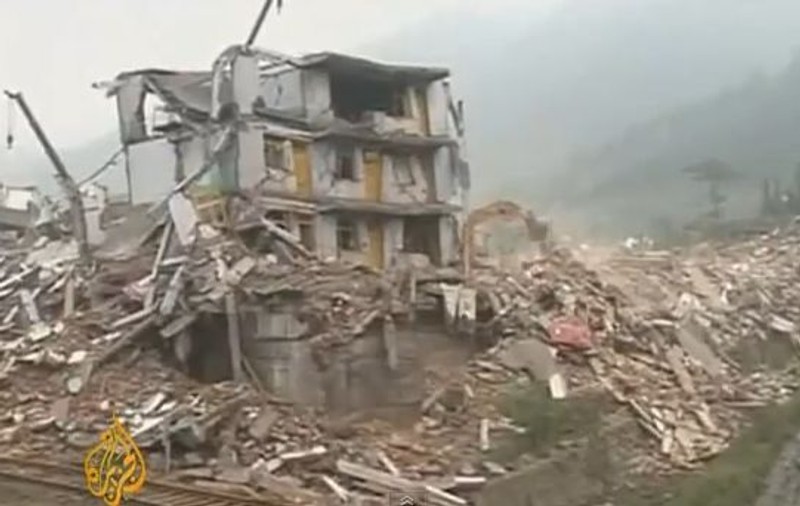 CUTREMUR DEVASTATOR în China: cel puţin 100 de morţi şi 2.000 de răniţi | VIDEO