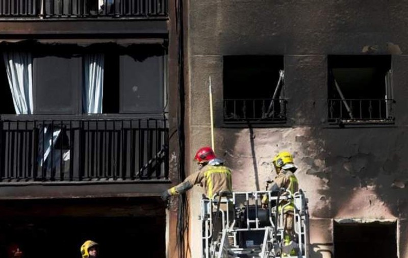 Români arestaţi în Spania, după un incendiu în care au murit 3 oameni şi 30 au fost răniţi