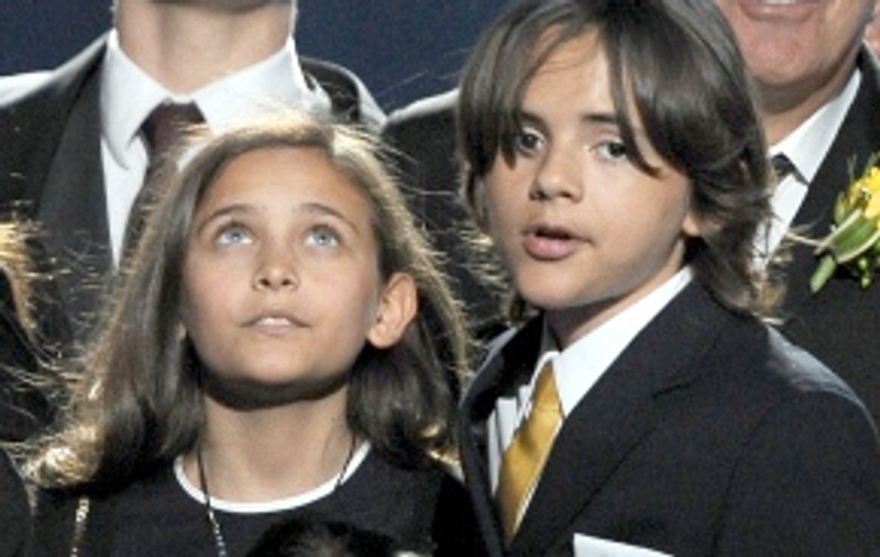 Vocile copiilor lui MJ, pe noua piesă "We Are The World"