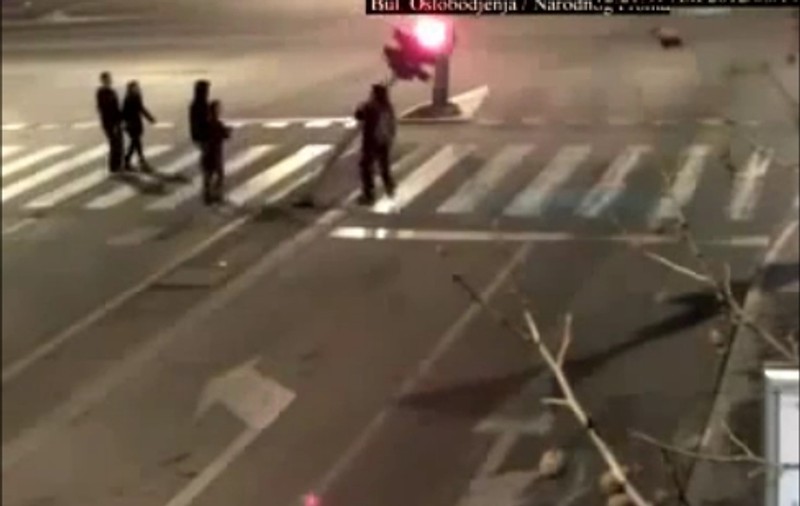 "DANS" la bară în plină stradă! Vezi cât de RĂU s-a terminat | VIDEO