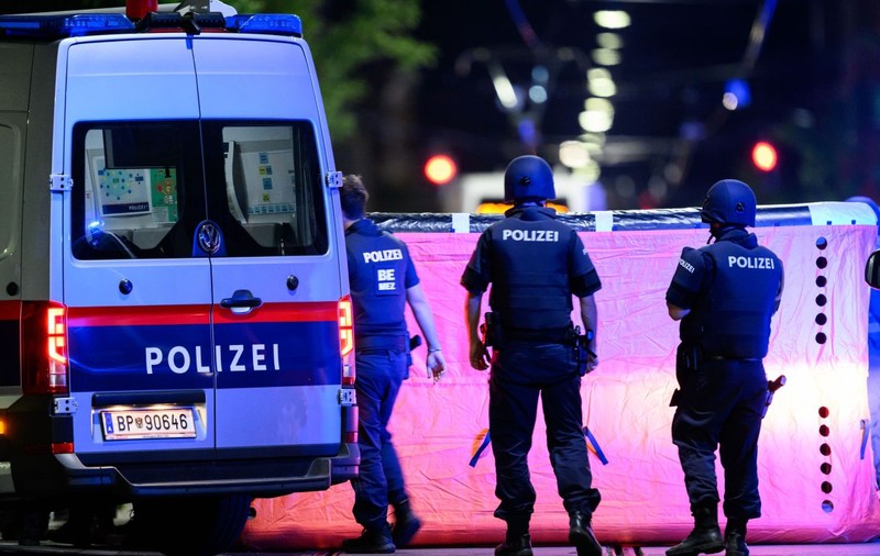 Un adolescent de 14 ani, arestat de poliția austriacă fiindcă plănuia un atentat în Viena