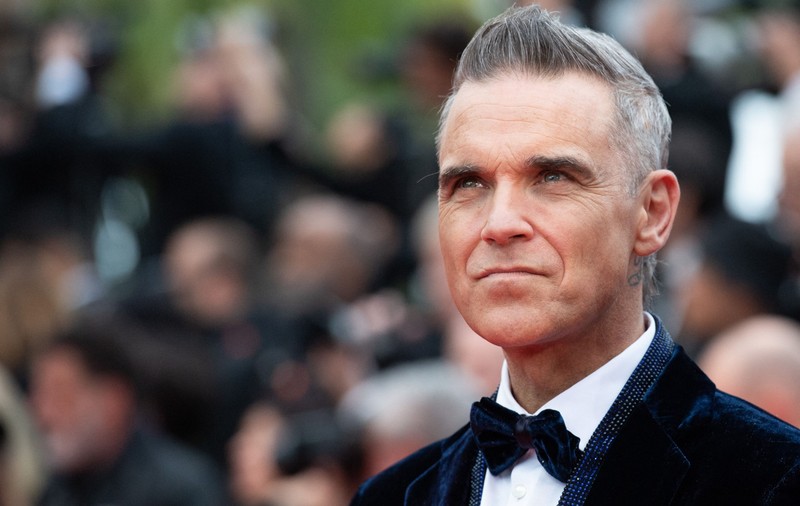 Robbie Williams, dezvăluire rușinoasă. Ce pățește artistul de fiecare dată când joacă fotbal cu băieții lui