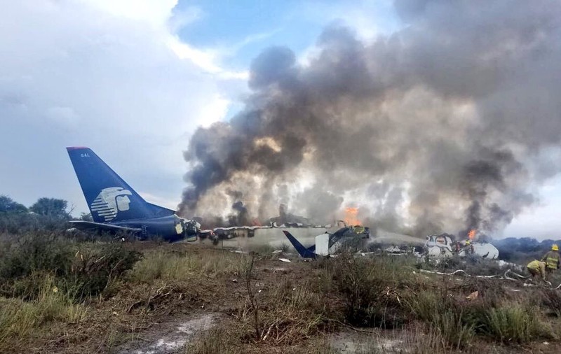 VIDEO | Prăbușirea avionului din Mexic, surprinsă de un pasager