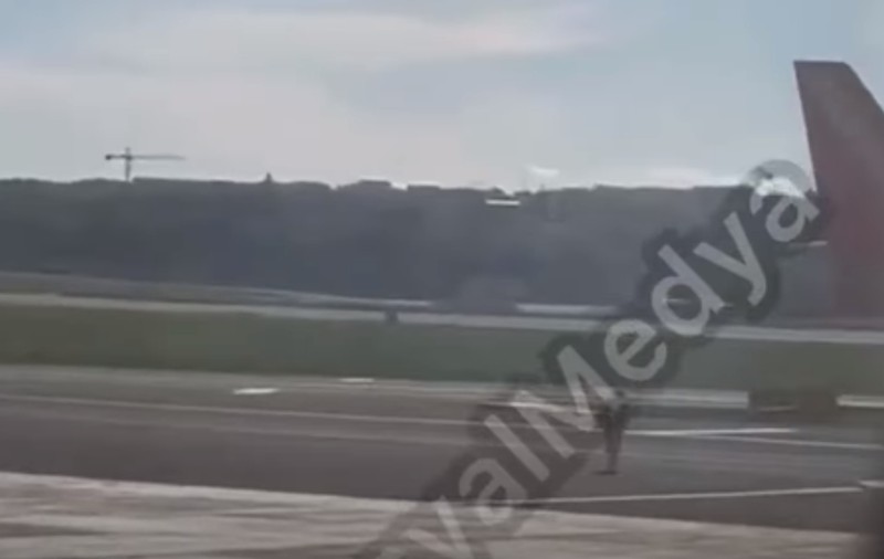 5 pasageri au deturnat avionul, 4 au sărit din el în timpul aterizării de urgență din Malta | VIDEO