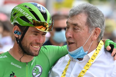 16 July 2021, France, Mourenx: British cyclist Mark Cavendish (L) of Deceuninck-Quick-Step wearing the green jersey of leader in the sprint ranking and Former Belgian cyclist Eddy Merckx are seen at the start of the nineteenth stage of the 108th edition of the Tour de France cycling race, 207 km from Mourenx to Libourne. Photo: David Stockman/BELGA/dpa
