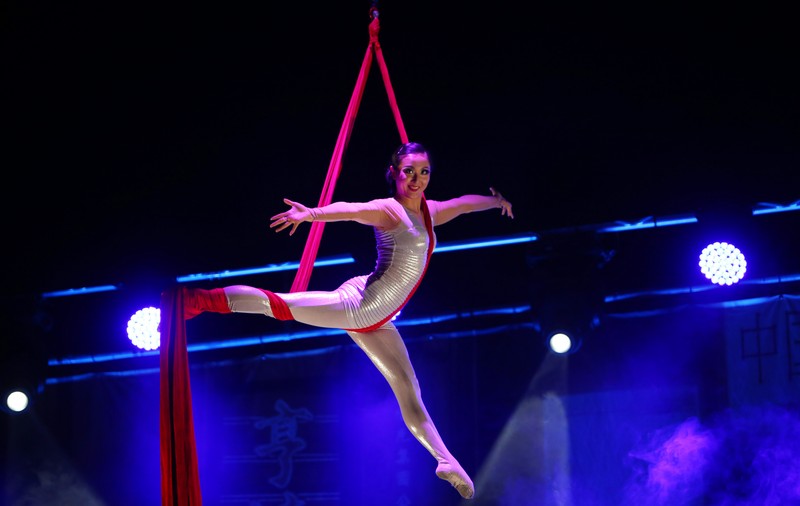 Acrobații, dans și momente de magie la Sala Palatului!