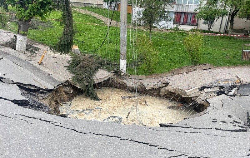 Craterul de la Slănic Prahova „prezintă urme de stabilizare” după tasare, anunță autoritățile locale