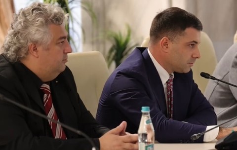 Ovidiu Popa (în partea dreaptă), ministrul propus la Transporturi în guvernul Luca Niculescu
