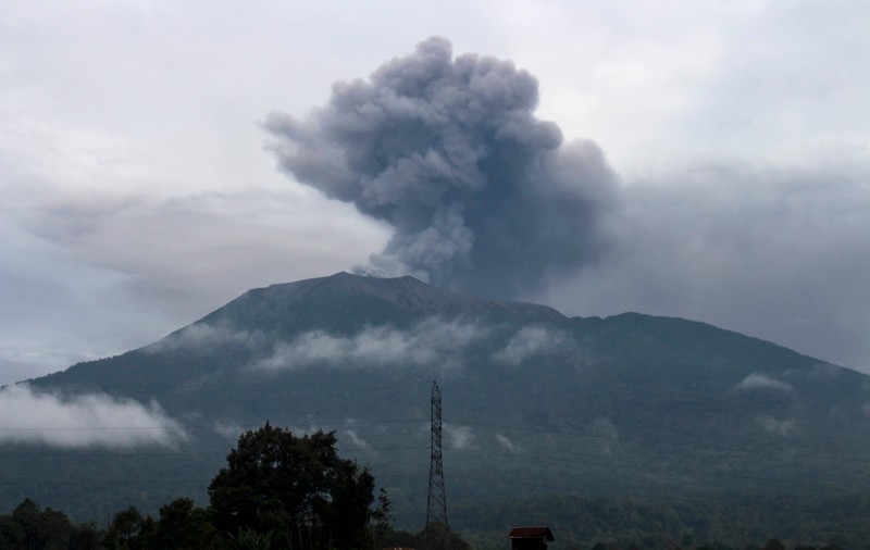 11 alpiniști, uciși de erupția unui vulcan în Indonezia. Mai mulți sunt dați dispăruți