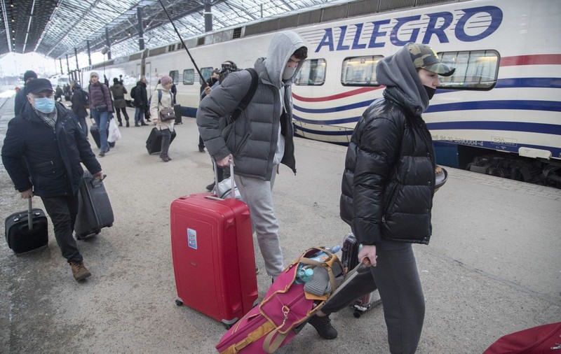 „Mama mi-a arătat actele pe locul de veci ca să-i găsesc mormântul dacă mă întorc vreodată”. Mărturiile rușilor din ultimul tren Sankt Petersburg-Helsinki