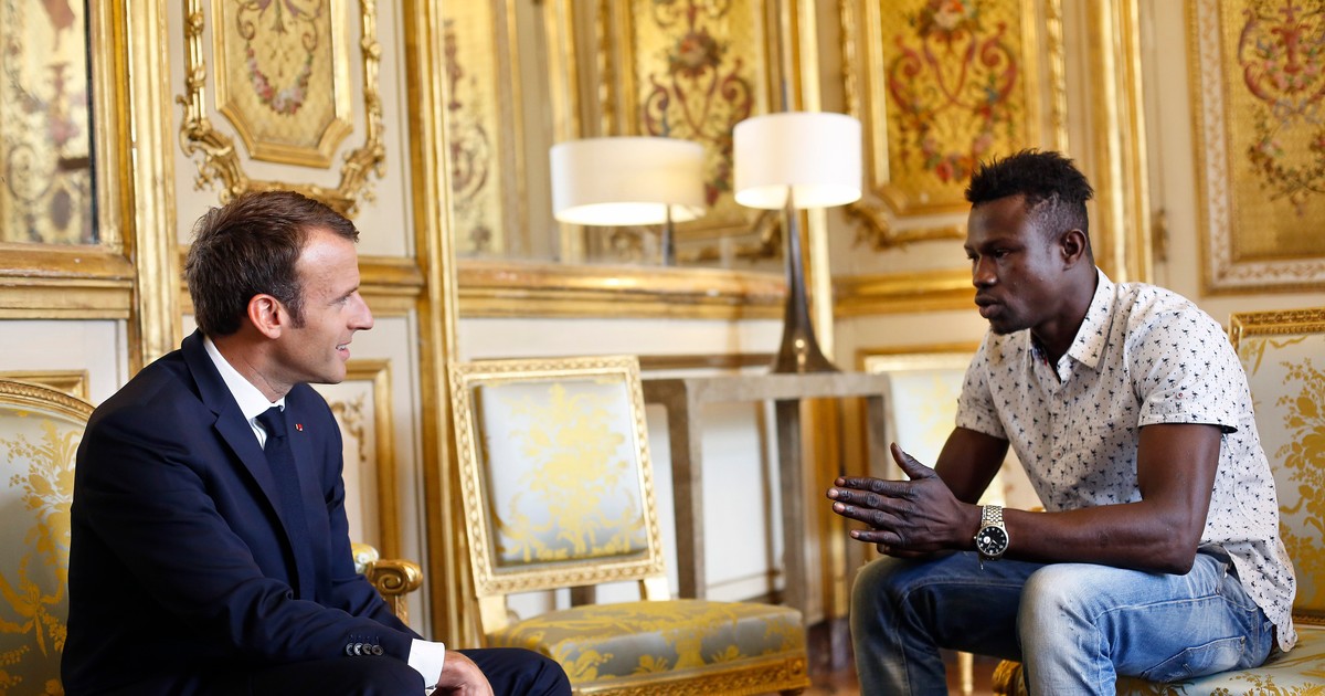 Ce i-a promis Emmanuel Macron lui Mamoudou Gassama