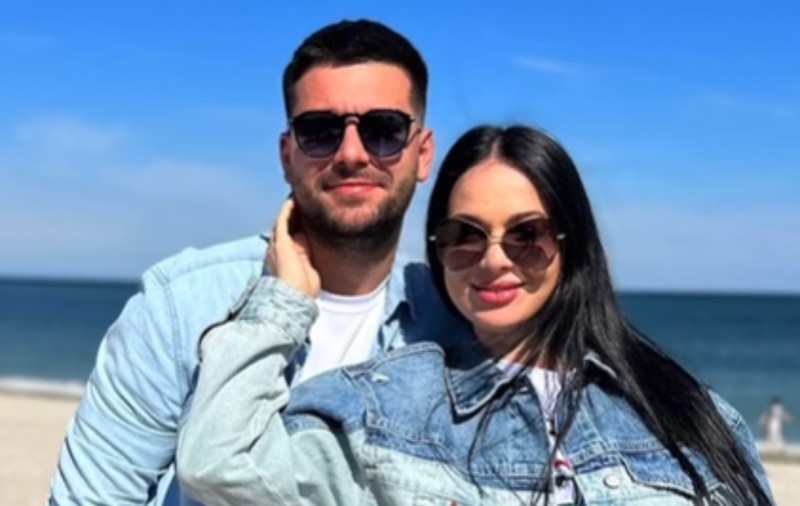 Deea Maxer s-a afișat oficial cu noul iubit. Fanii au reacționat: „Mult mai bine cu unul tânăr în loc de moșulici cu care ți-ai pierdut adolescența”