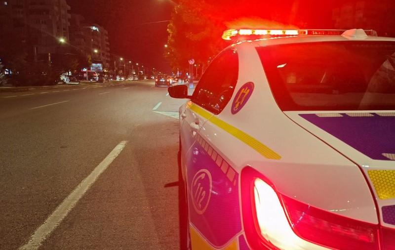 Un bărbat supărat l-a bătut pe polițistul care l-a oprit în trafic pentru control, în Maramureș