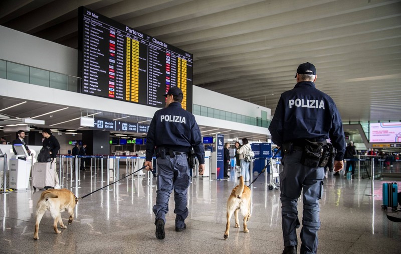 Un bărbat din Tadjikistan, suspectat de apartenență la gruparea jihadistă Statul Islamic, a fost arestat pe aeroportul din Roma