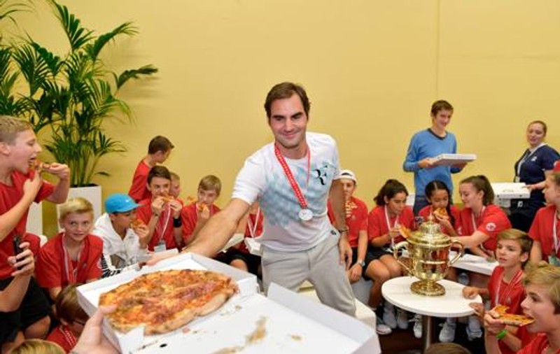 Federer nu joacă la Mastersul 1.000 de la Paris. Elvețianul renunță la lupta pentru locul 1 ATP. A sărbătorit cu pizza succesul de la Basel