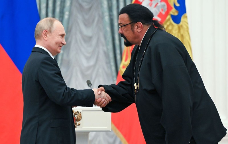 Steven Seagal a anunțat că este gata să lupte pentru Rusia în războiul din Ucraina
