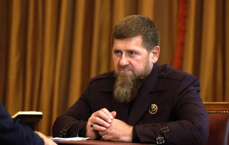 Ramzan Kadîrov l-a depășit pe Leonid Brejnev la numărul de decorații, ordine și medalii. Are și "merite în stomatologie”