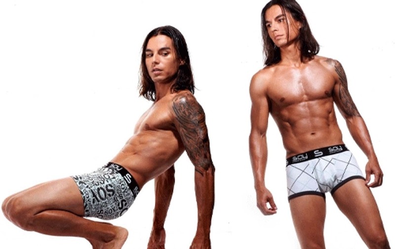 Julio Iglesias junior, cântăreţ mediocru, dar fotomodel de succes | FOTO