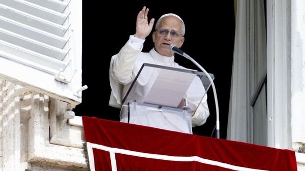 Papa Leon al XIV-lea a anunțat că va fi operat la plămâni. Sursă foto: Hepta.