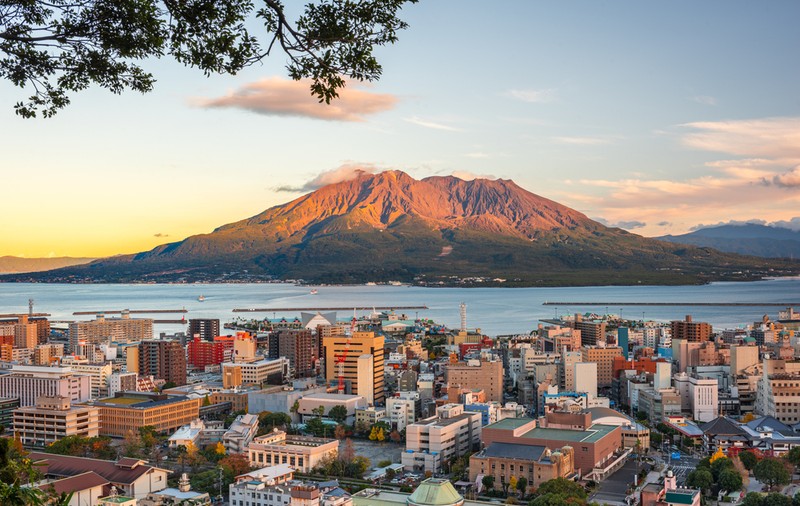 Vulcanul Sakurajima din Japonia – localizare, istoria erupțiilor, curiozități