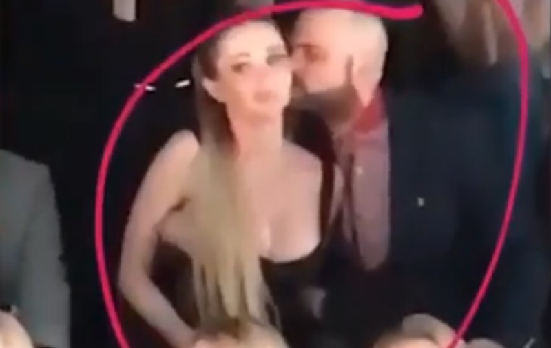 VIDEO| Cântăreață din Rusia surprinsă făcând un act sexual în public