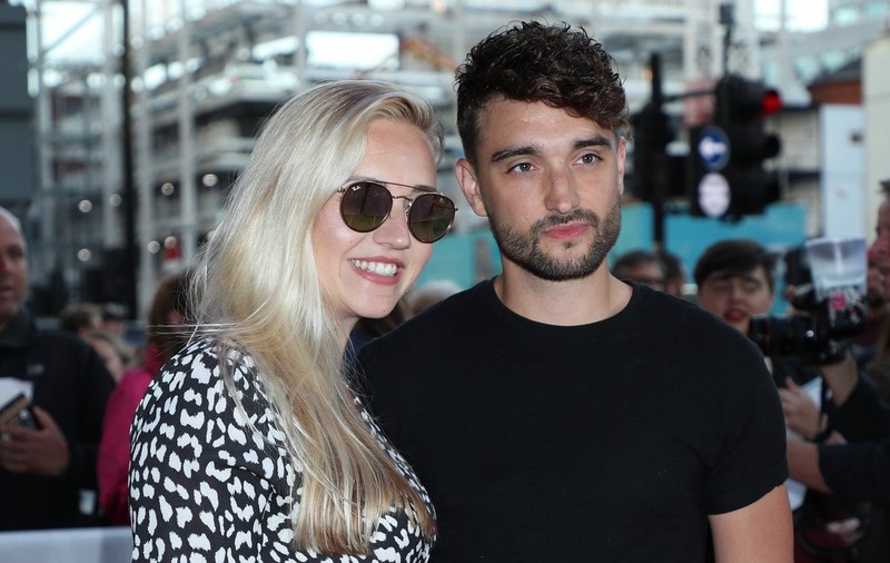 La 32 de ani, cântăreţul Tom Parker a anunțat că are o tumoră cerebrală. Este în stadiu terminal