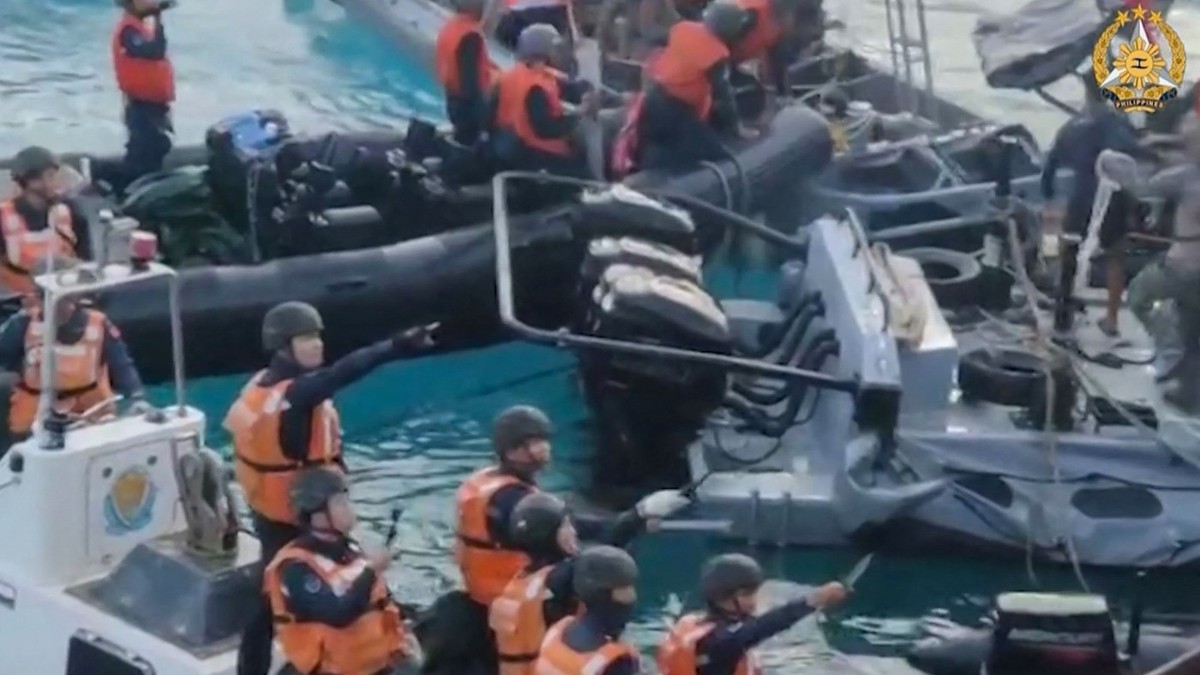 Incident între Paza chineză de coastă și marinari filipinezi în Marea Chinei de Sud Foto: Profimedia