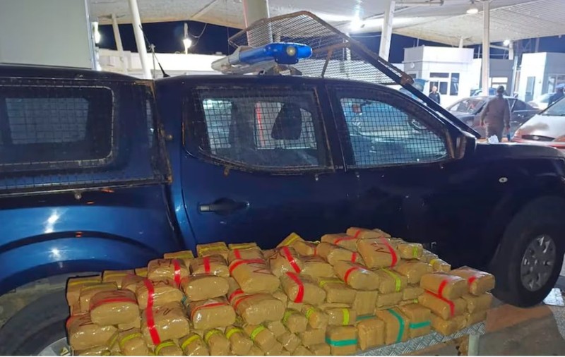 Șofer român prins când se pregătea să iasă din Maroc cu 145 de kilograme de droguri ascunse în dubă