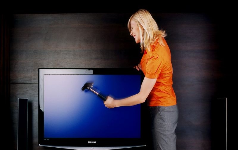Trei posturi TV, somate pentru creşterea numărului de greşeli gramaticale 