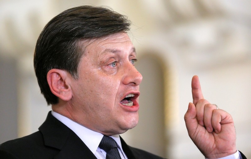 EXPLOZIV! CRIN:"BĂSESCU scapă de mine doar dacă MĂ OMOARĂ!"